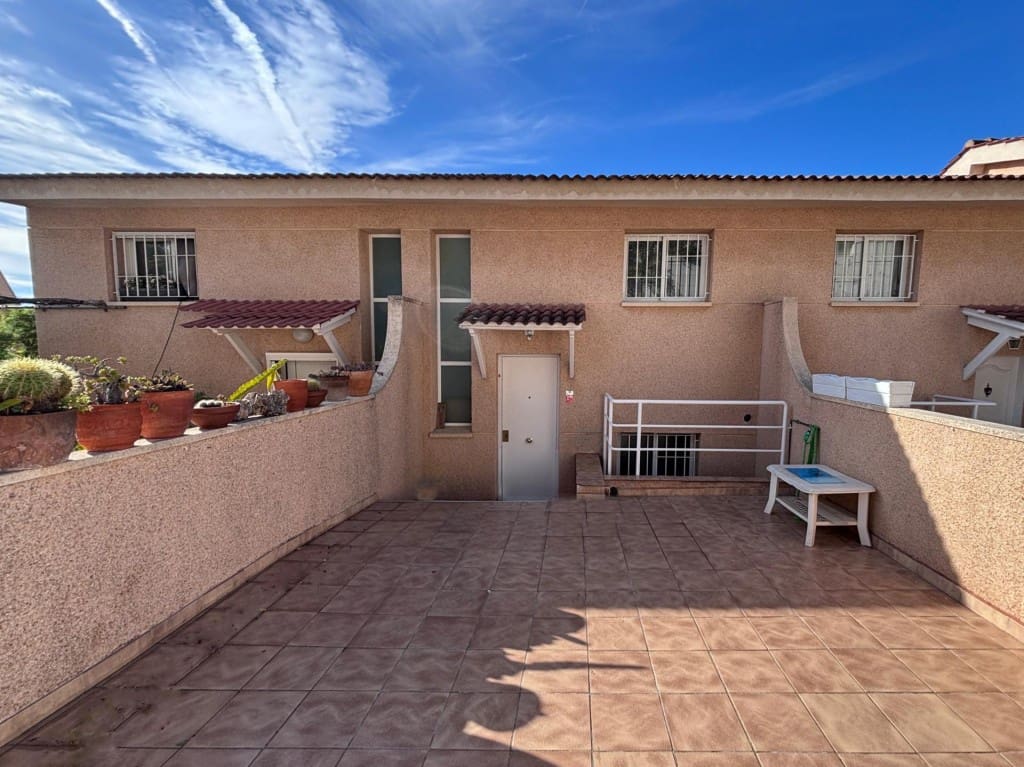 Adosado de 5 habitaciones en Sitges en venta con piscina - 495.000 € (Ref: 9518775)