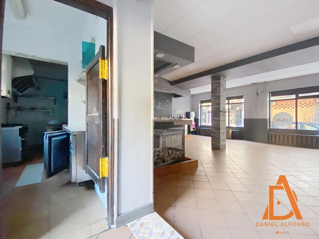 Commercieel te koop in San Martin del Rey Aurelio - € 75.000 (Ref: 9524120)