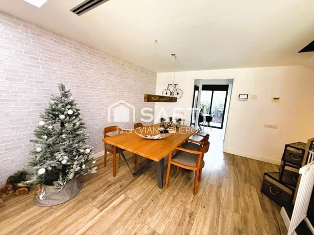 4 soveværelse Villa til salg i Sant Andreu de Llavaneres med garage - € 615.000 (Ref: 9524122)