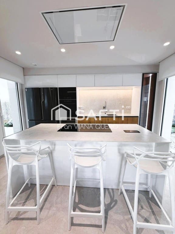 3 bedroom Villa for sale in Pineda de Mar with pool garage - € 679,000 (Ref: 9524123)