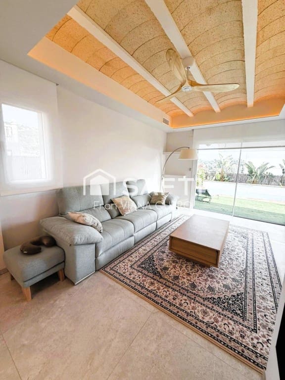 3 bedroom Villa for sale in Pineda de Mar with pool garage - € 679,000 (Ref: 9524123)