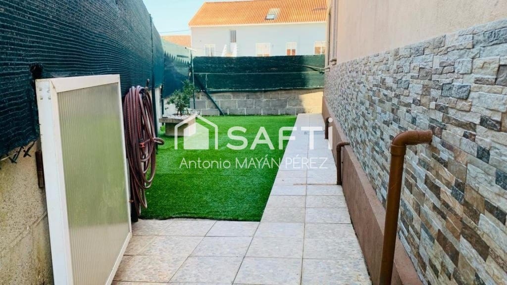 5 soveværelse Villa til salg i Ribeira med garage - € 269.000 (Ref: 9524130)