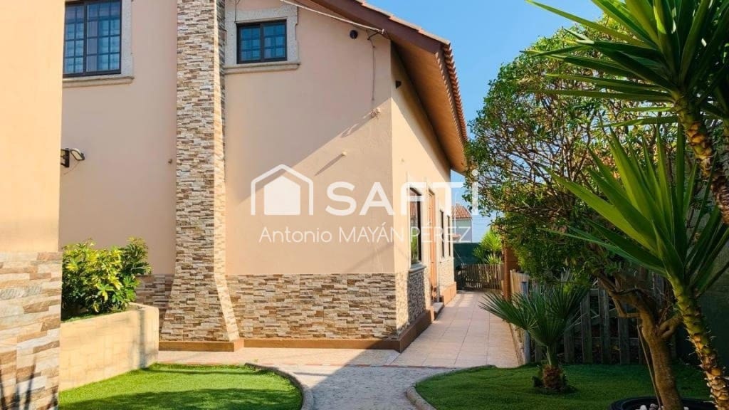 5 soveværelse Villa til salg i Ribeira med garage - € 269.000 (Ref: 9524130)