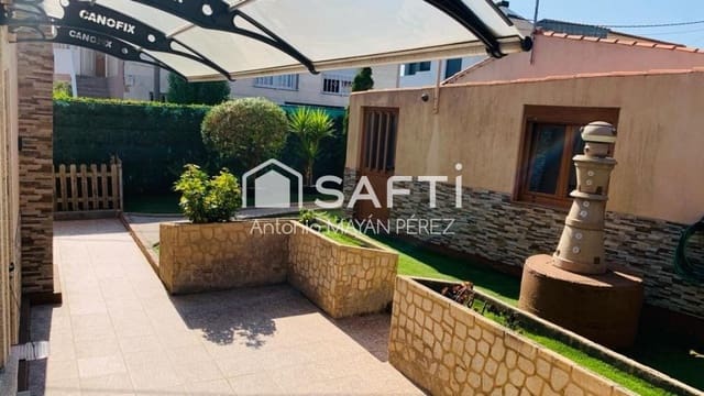 5 soveværelse Villa til salg i Ribeira med garage - € 269.000 (Ref: 9524130)