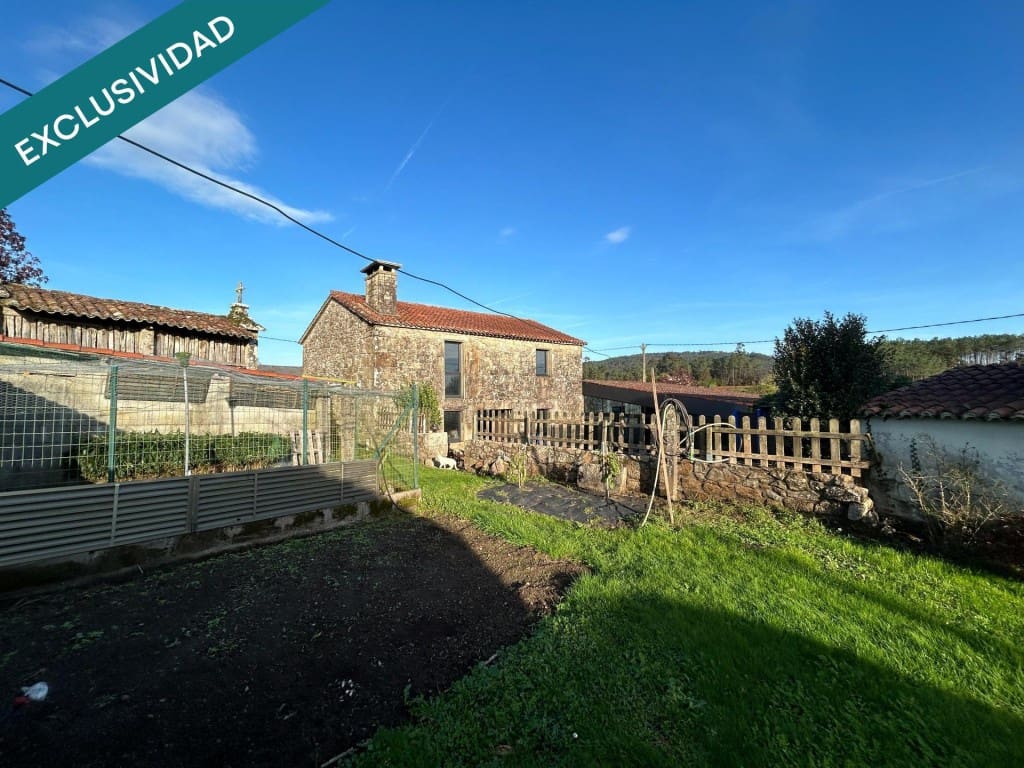 7 soveværelse Villa til salg i Ames med garage - € 245.000 (Ref: 9524131)