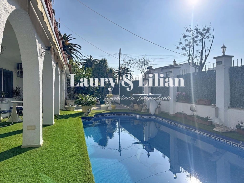 4 soverom Villa til salgs i Empuriabrava med svømmebasseng garasje - € 625 000 (Ref: 9524134)