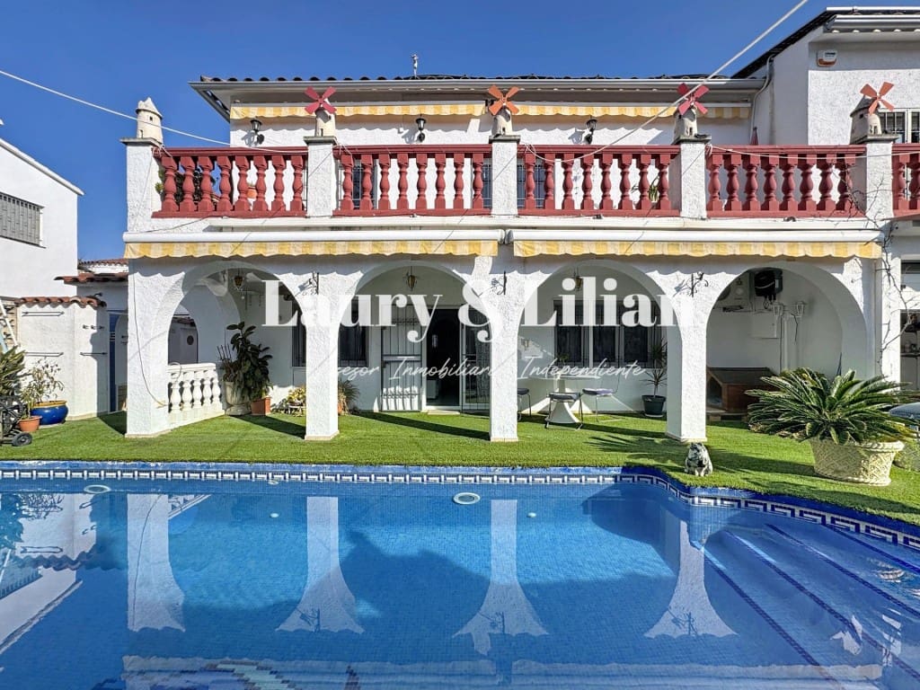 4 soverom Villa til salgs i Empuriabrava med svømmebasseng garasje - € 625 000 (Ref: 9524134)