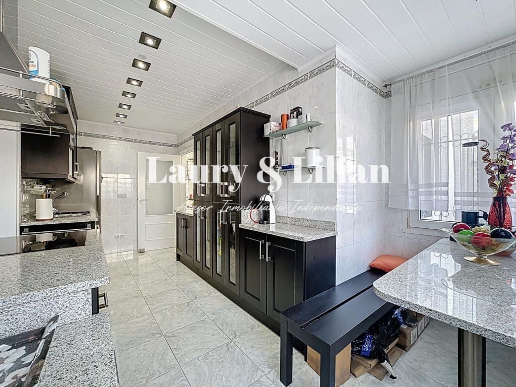 4 soverom Villa til salgs i Empuriabrava med svømmebasseng garasje - € 625 000 (Ref: 9524134)