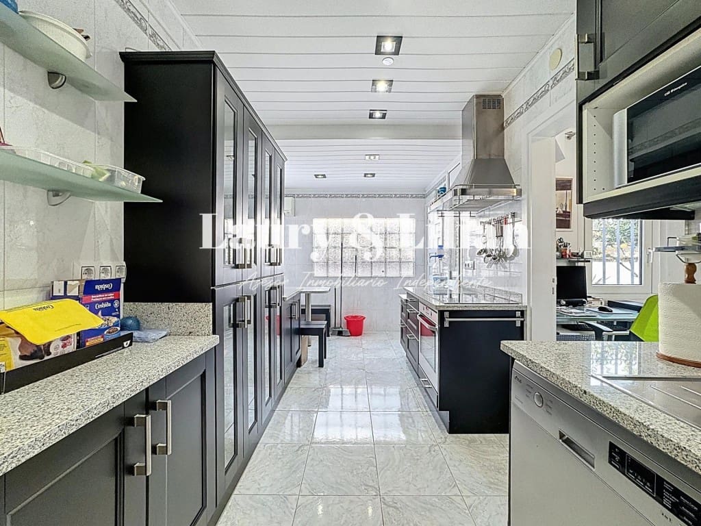 4 soverom Villa til salgs i Empuriabrava med svømmebasseng garasje - € 625 000 (Ref: 9524134)