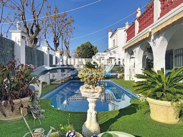 4 soverom Villa til salgs i Empuriabrava, Castelló d'Empúries med svømmebasseng garasje - € 625 000 (Ref: 9524134)