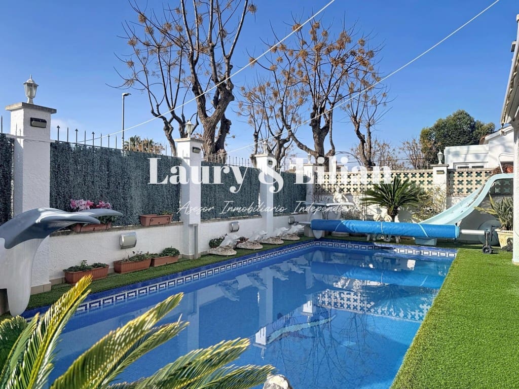 4 soverom Villa til salgs i Empuriabrava med svømmebasseng garasje - € 625 000 (Ref: 9524134)