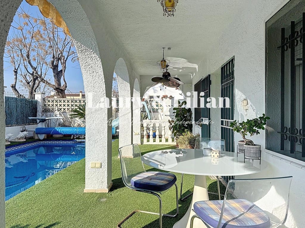 4 soverom Villa til salgs i Empuriabrava med svømmebasseng garasje - € 625 000 (Ref: 9524134)