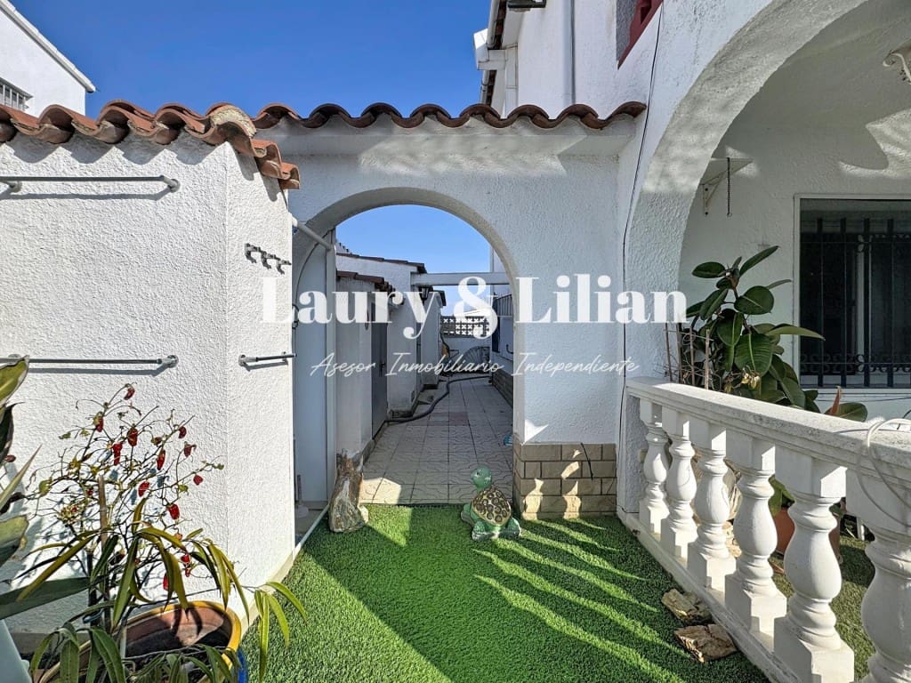 4 soverom Villa til salgs i Empuriabrava med svømmebasseng garasje - € 625 000 (Ref: 9524134)