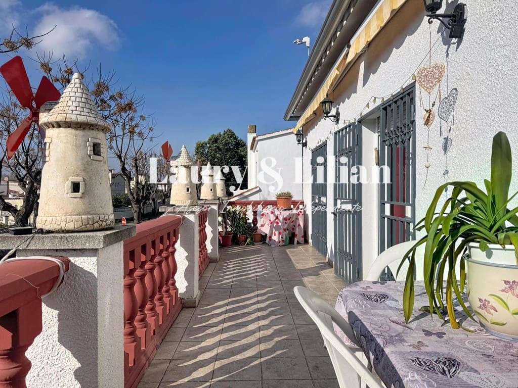 4 soverom Villa til salgs i Empuriabrava med svømmebasseng garasje - € 625 000 (Ref: 9524134)