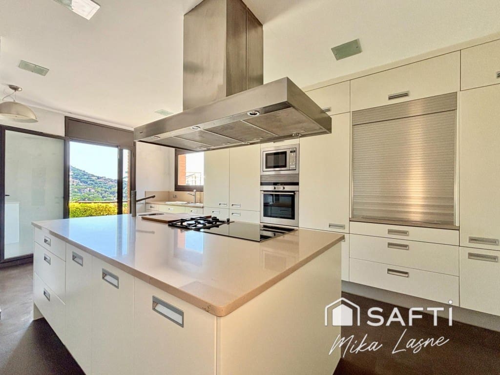 8 sovrum Villa till salu i Cabrils med pool garage - 1 850 000 € (Ref: 9527558)