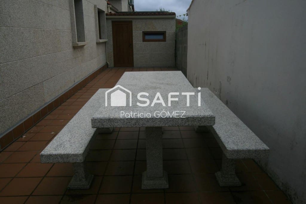 4 bedroom Terraced Villa for sale in Vilagarcia de Arousa with garage - € 395,000 (Ref: 9530609)