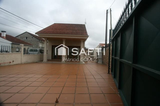 4 bedroom Terraced Villa for sale in Vilagarcía de Arousa with garage - € 395,000 (Ref: 9530609)