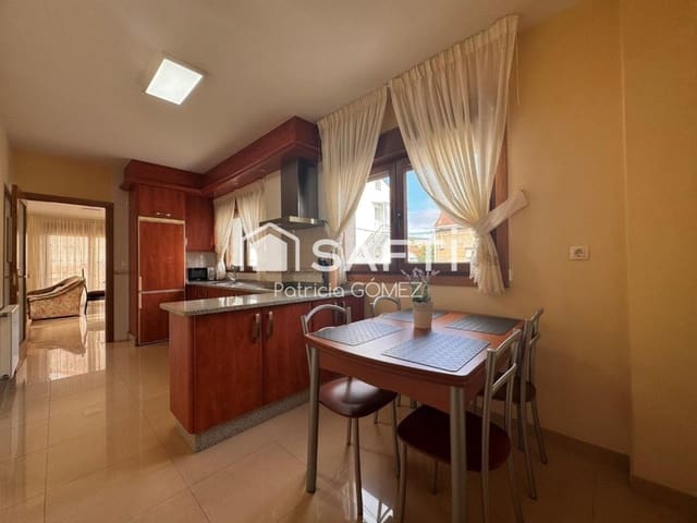 4 bedroom Terraced Villa for sale in Vilagarcía de Arousa with garage - € 395,000 (Ref: 9530609)