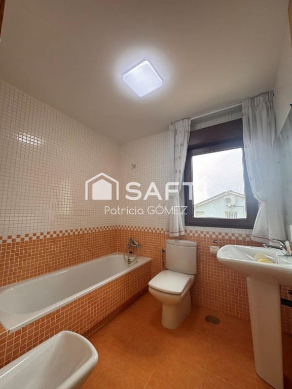 4 bedroom Terraced Villa for sale in Vilagarcia de Arousa with garage - € 395,000 (Ref: 9530609)