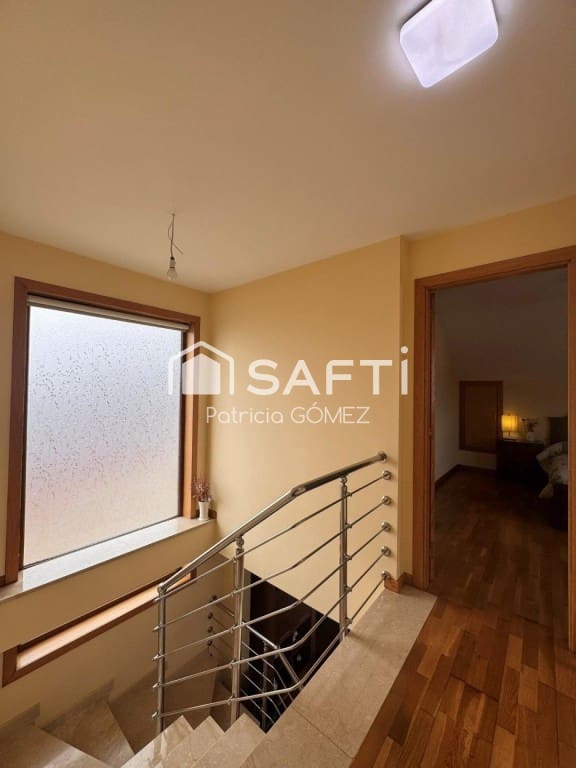 4 bedroom Terraced Villa for sale in Vilagarcia de Arousa with garage - € 395,000 (Ref: 9530609)