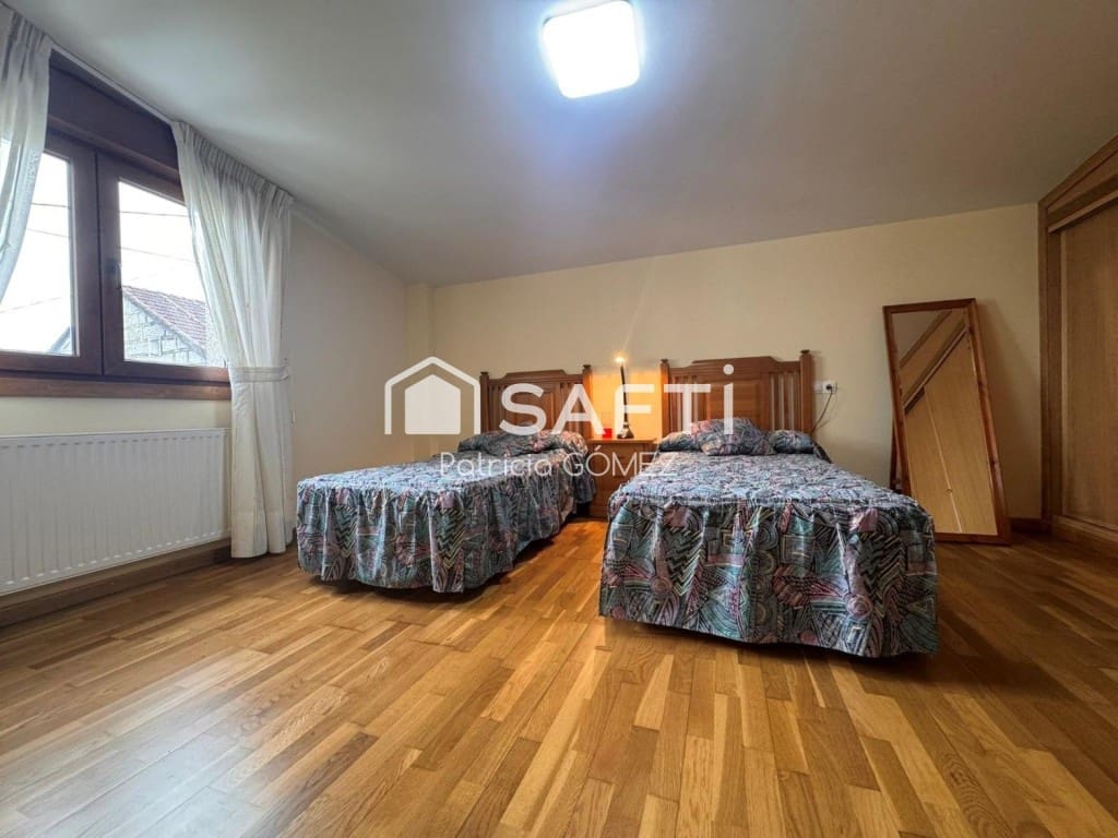 4 bedroom Terraced Villa for sale in Vilagarcia de Arousa with garage - € 395,000 (Ref: 9530609)