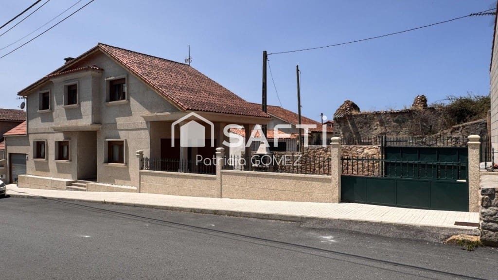 4 bedroom Terraced Villa for sale in Vilagarcia de Arousa with garage - € 395,000 (Ref: 9530609)