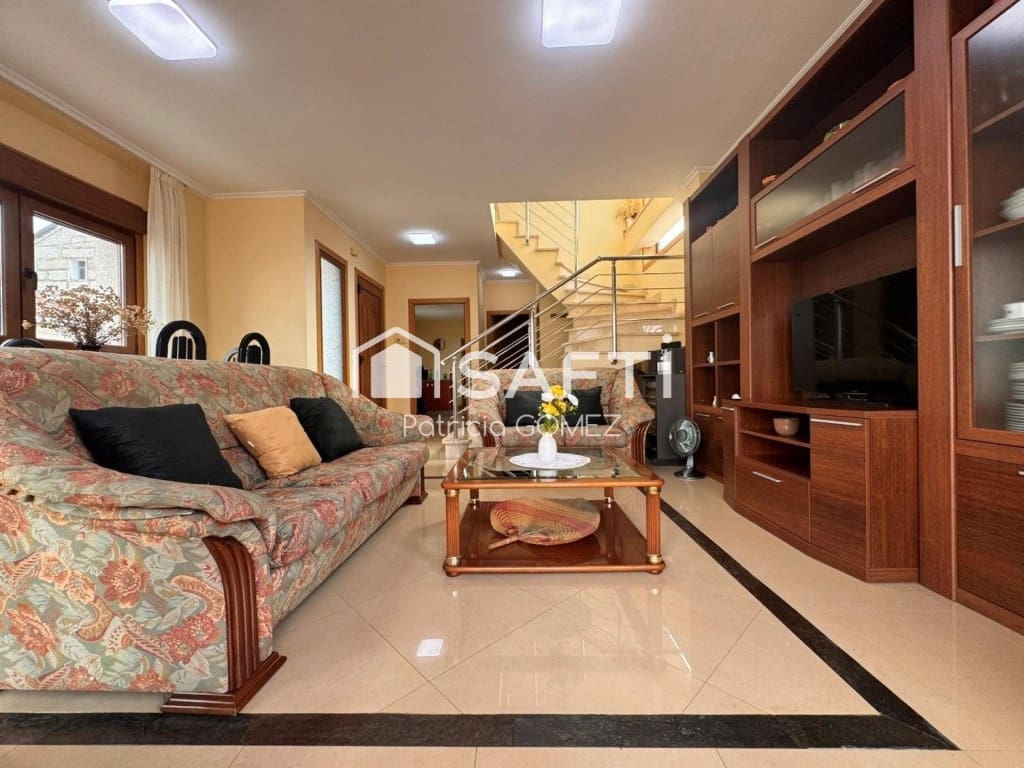 4 bedroom Terraced Villa for sale in Vilagarcia de Arousa with garage - € 395,000 (Ref: 9530609)