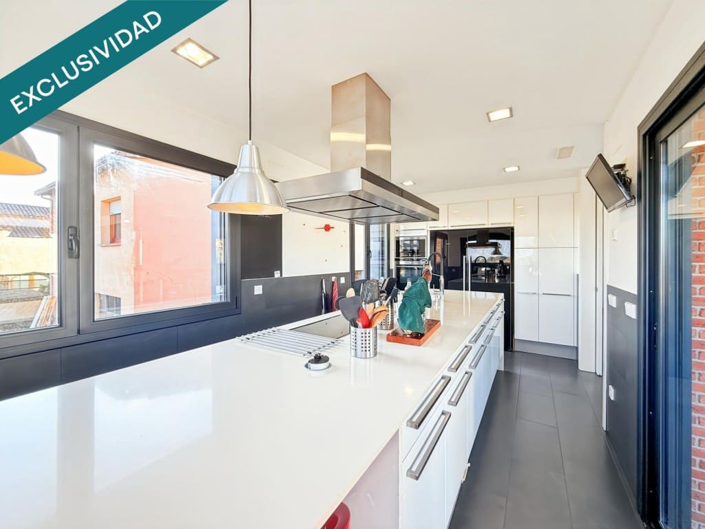 Chalet de 5 habitaciones en Piera en venta con piscina garaje - 550.000 € (Ref: 9530610)