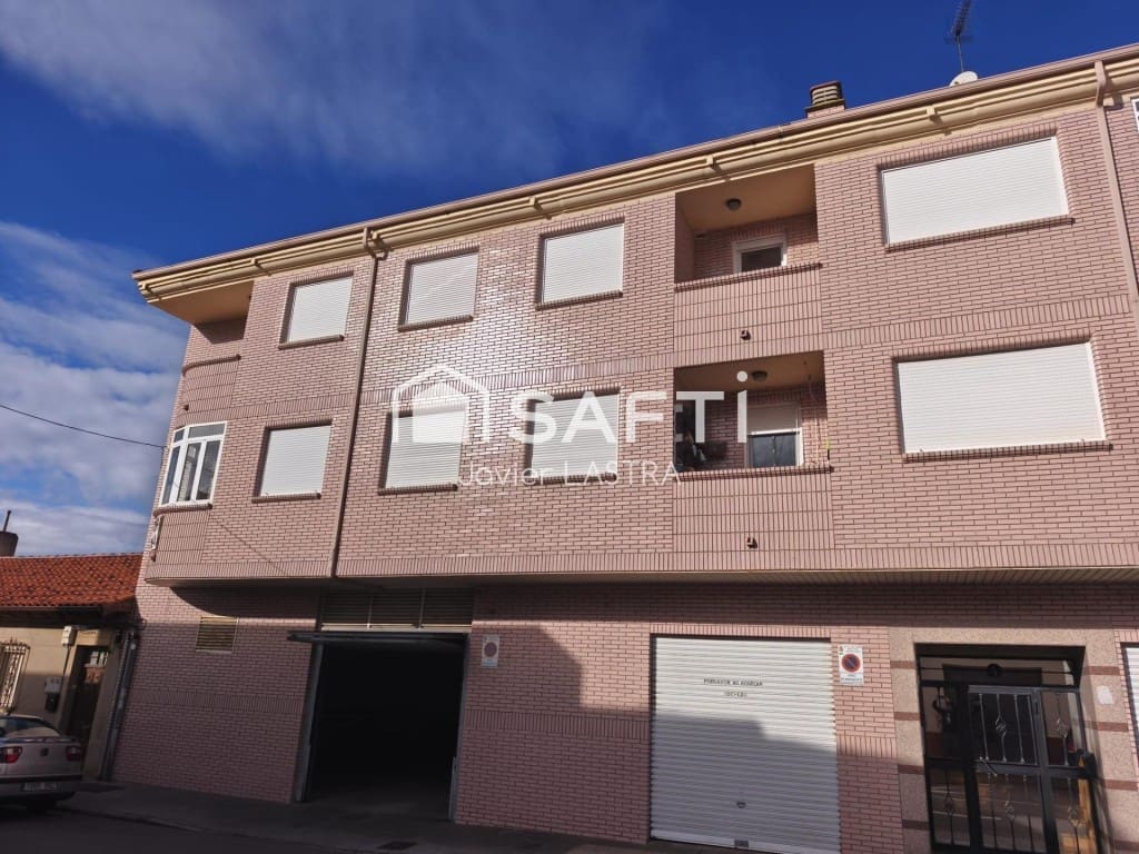 3 bedroom Apartment for sale in Leon city - € 150,000 (Ref: 9530613)
