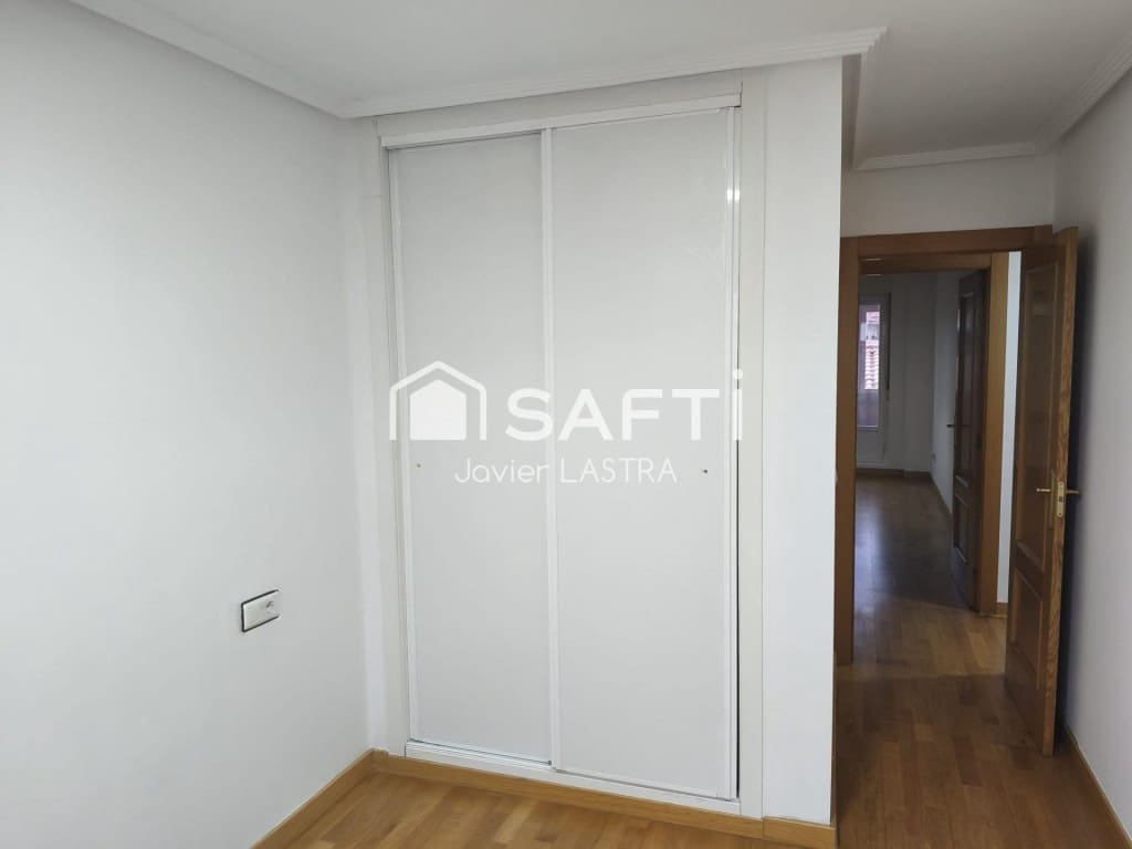 3 bedroom Apartment for sale in Leon city - € 150,000 (Ref: 9530613)