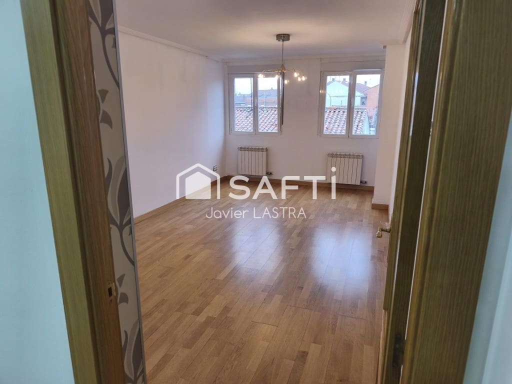 3 bedroom Apartment for sale in Leon city - € 150,000 (Ref: 9530613)