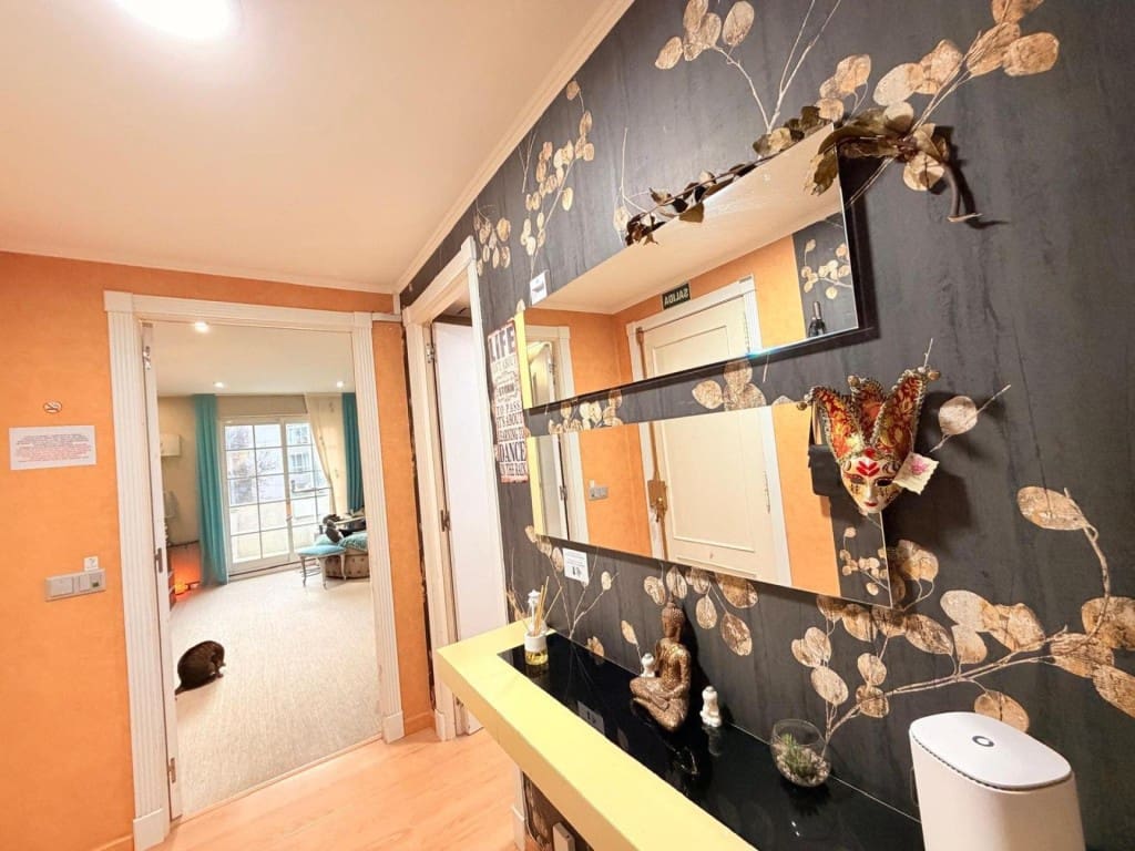 2 bedroom Apartment for sale in Pontevedra city with garage - € 245,000 (Ref: 9533794)