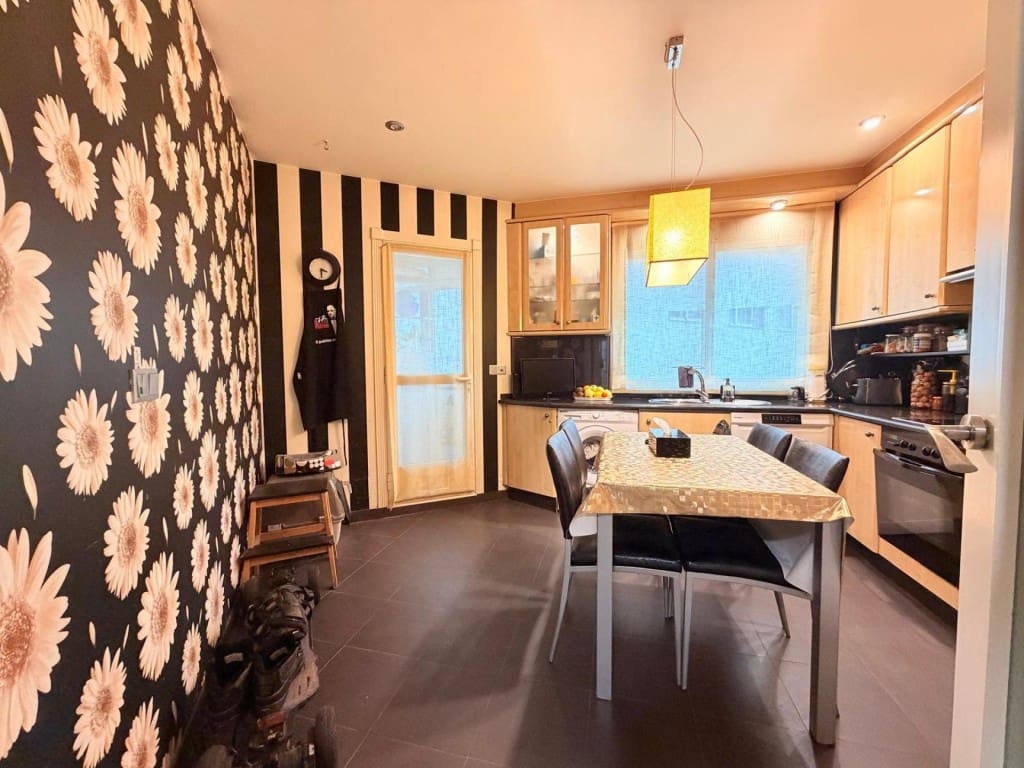 2 bedroom Apartment for sale in Pontevedra city with garage - € 245,000 (Ref: 9533794)