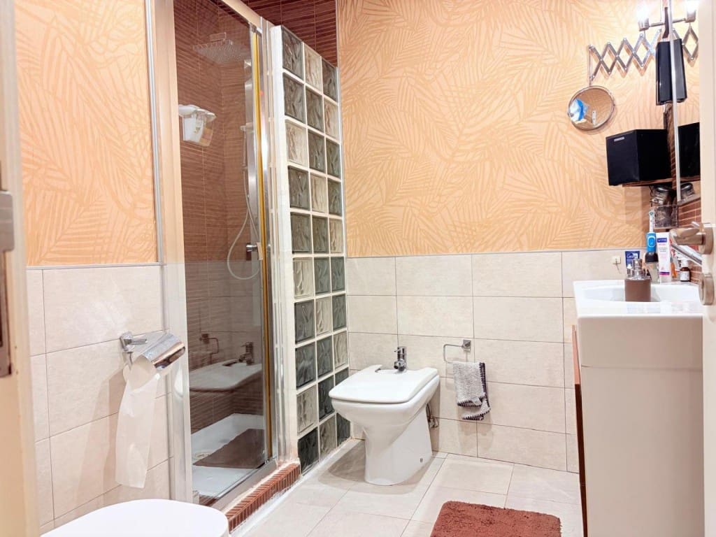 2 bedroom Apartment for sale in Pontevedra city with garage - € 245,000 (Ref: 9533794)