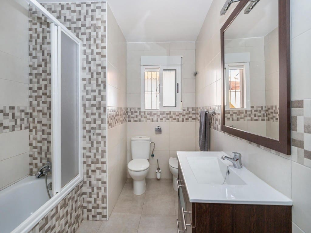 4 sypialnia Willa na sprzedaż w Los Montesinos z basenem garażem - 286 000 € (Ref: 9535778)