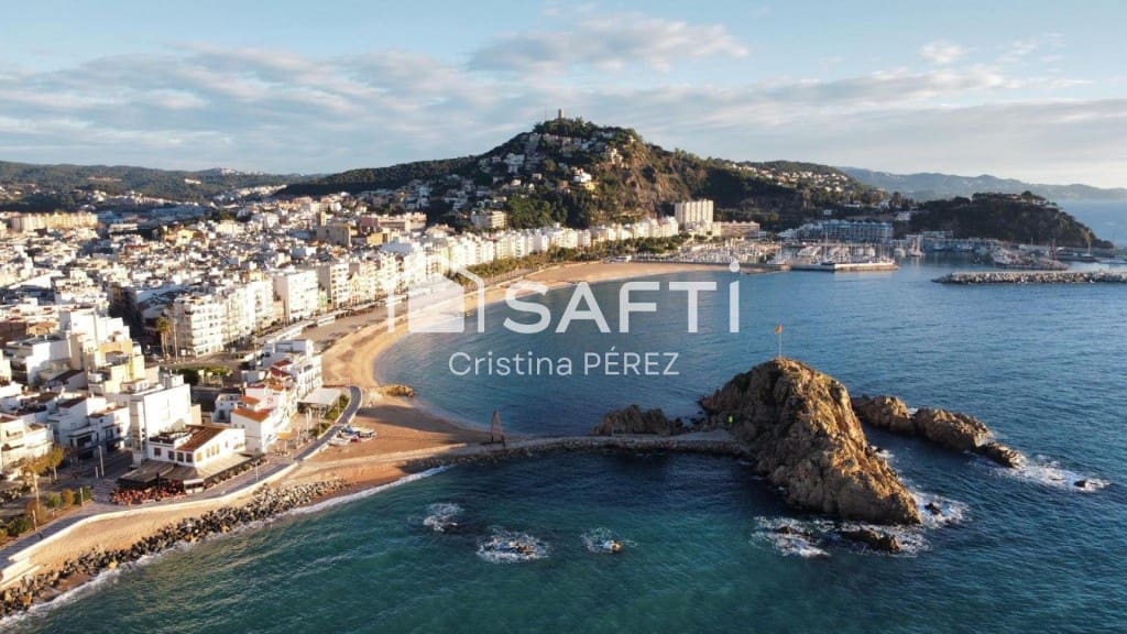 Adosado de 4 habitaciones en Blanes en venta - 399.000 € (Ref: 9540977)