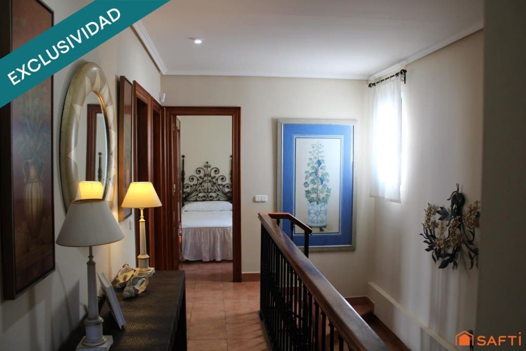 6 bedroom Villa for sale in Nijar with pool garage - € 680,000 (Ref: 9540983)