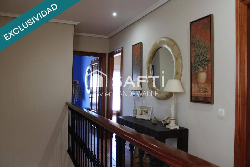 6 bedroom Villa for sale in Nijar with pool garage - € 680,000 (Ref: 9540983)