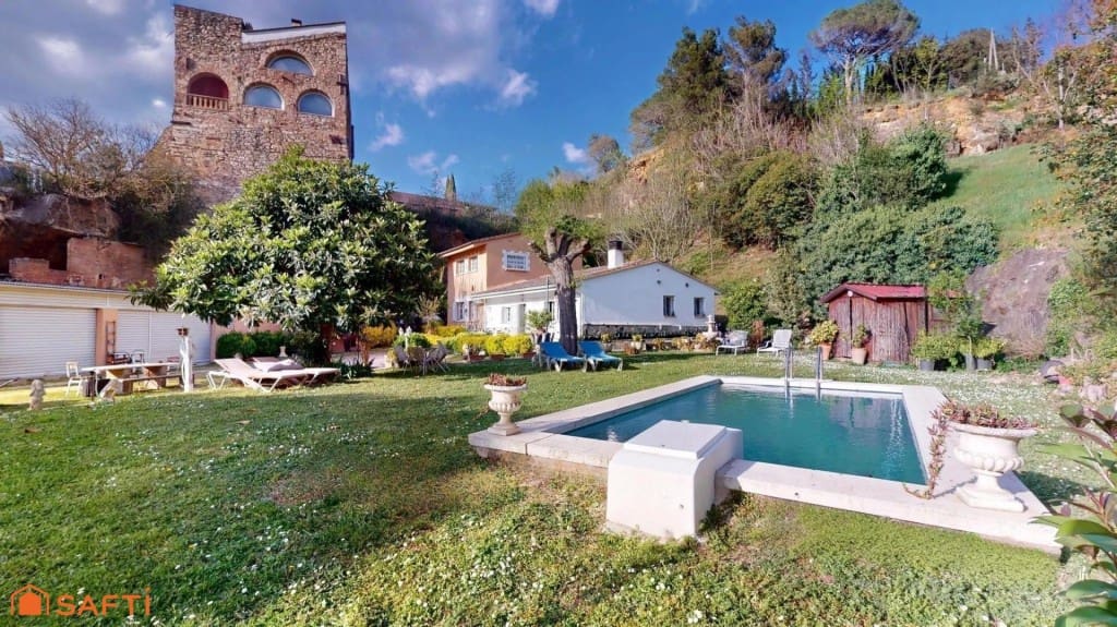 4 soverom Villa til salgs i Girona by med svømmebasseng garasje - € 890 000 (Ref: 9543408)