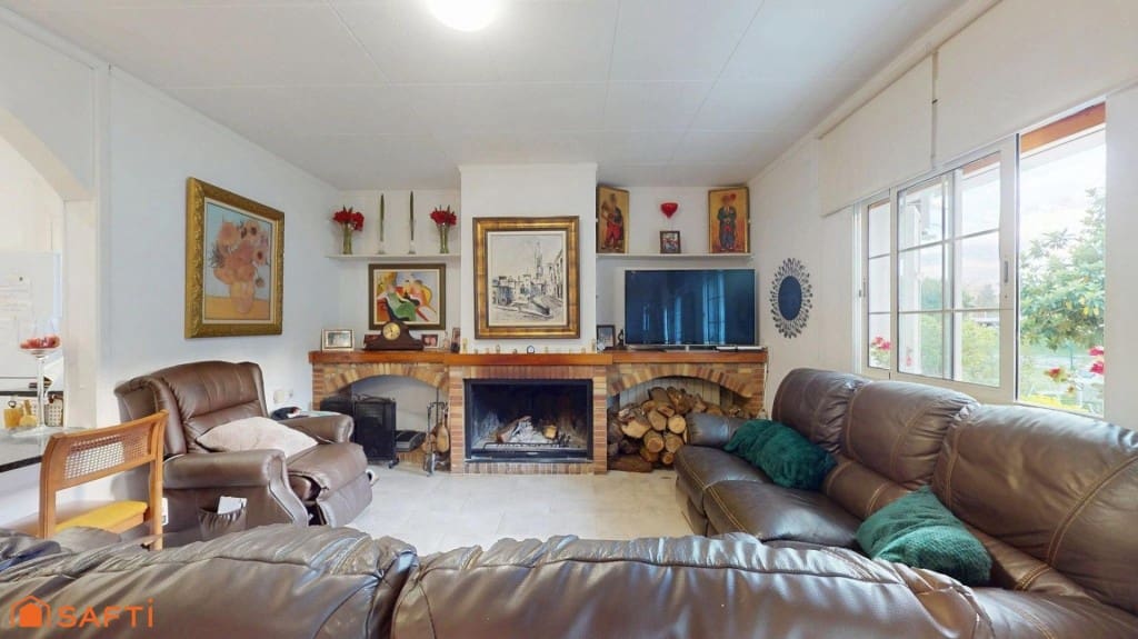 4 soverom Villa til salgs i Girona by med svømmebasseng garasje - € 890 000 (Ref: 9543408)