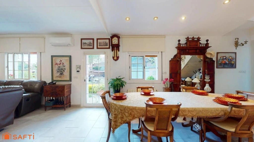 4 soverom Villa til salgs i Girona by med svømmebasseng garasje - € 890 000 (Ref: 9543408)