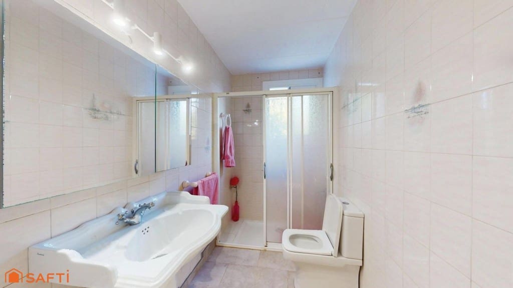 4 soverom Villa til salgs i Girona by med svømmebasseng garasje - € 890 000 (Ref: 9543408)