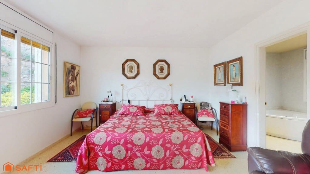 4 soverom Villa til salgs i Girona by med svømmebasseng garasje - € 890 000 (Ref: 9543408)