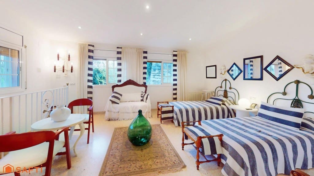 4 soverom Villa til salgs i Girona by med svømmebasseng garasje - € 890 000 (Ref: 9543408)