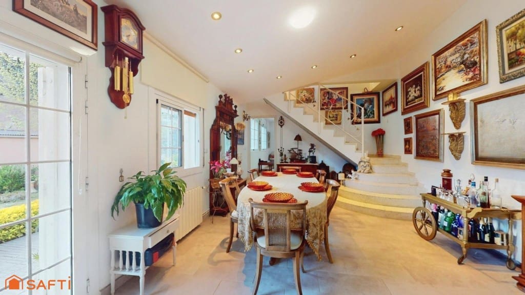 4 soverom Villa til salgs i Girona by med svømmebasseng garasje - € 890 000 (Ref: 9543408)