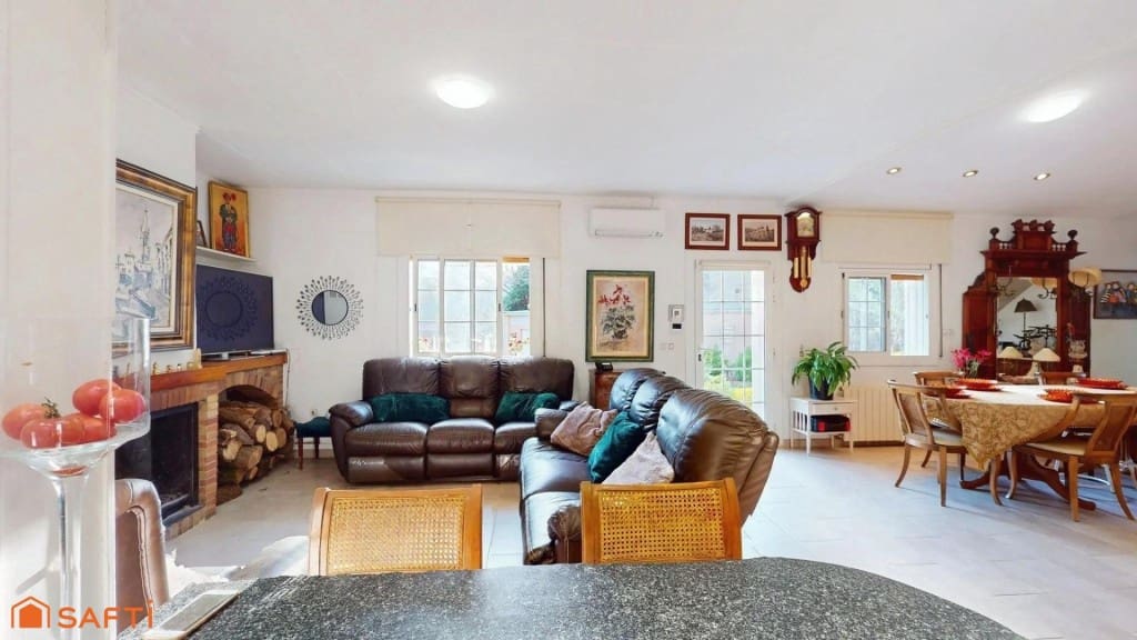 4 soverom Villa til salgs i Girona by med svømmebasseng garasje - € 890 000 (Ref: 9543408)