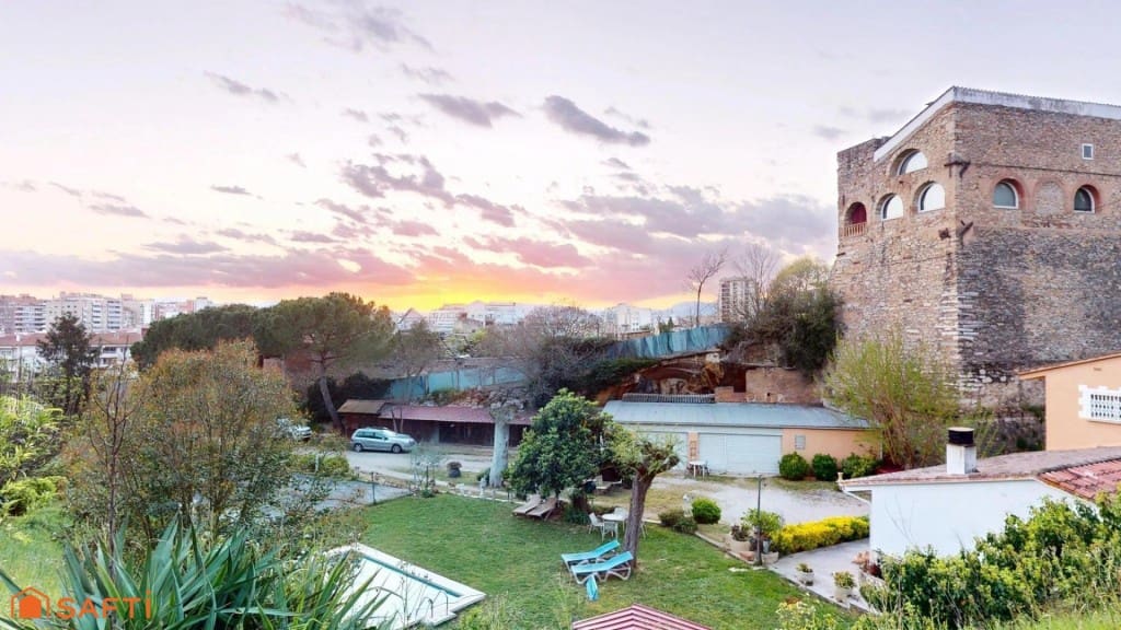 4 soverom Villa til salgs i Girona by med svømmebasseng garasje - € 890 000 (Ref: 9543408)