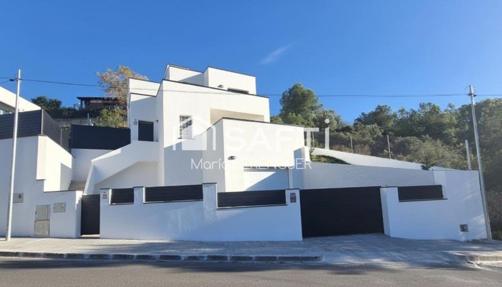 4 soveværelse Villa til salg i Calafell med swimmingpool garage - € 540.000 (Ref: 9543419)