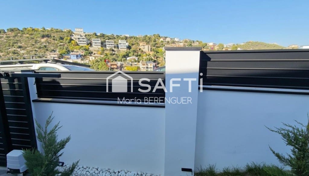 4 soveværelse Villa til salg i Calafell med swimmingpool garage - € 540.000 (Ref: 9543419)