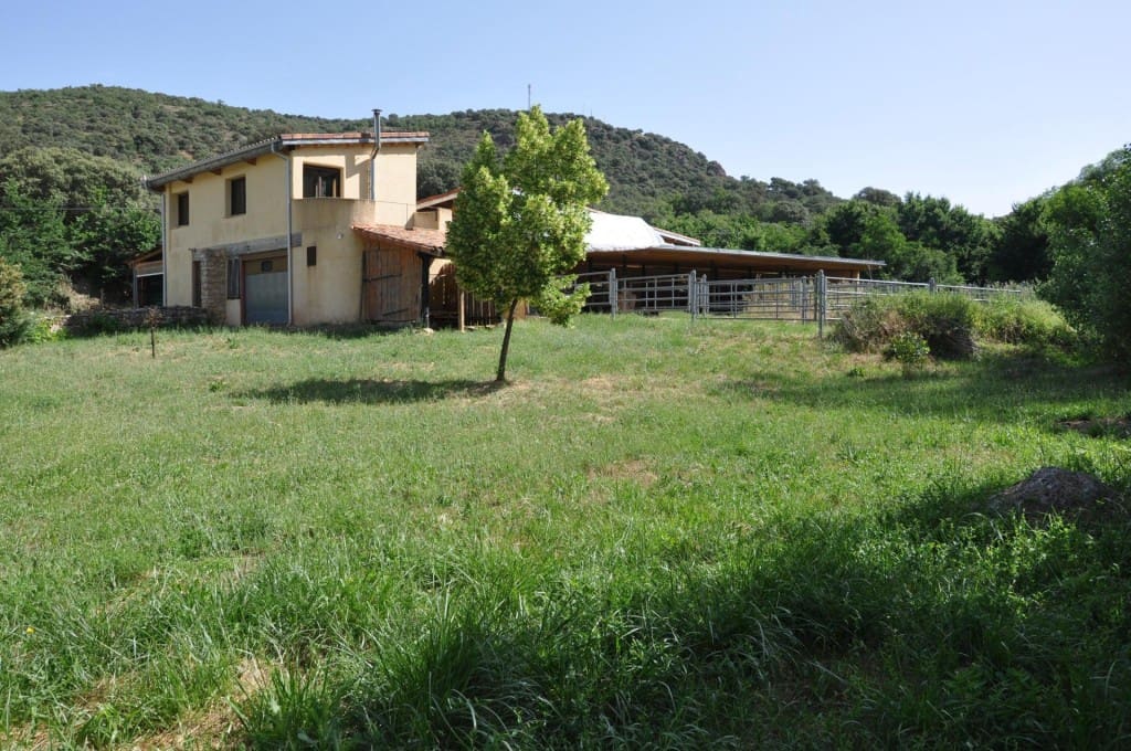 4 bedroom Finca/Country House for sale in Siguenza - € 795,000 (Ref: 9543421)